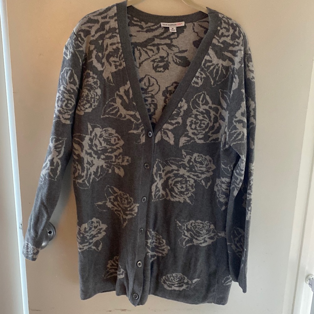 Medium size Isaac Mizrahi, jacket sweater.